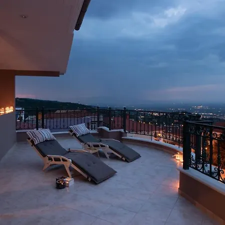 Amazing View With Huge Balcony Véria